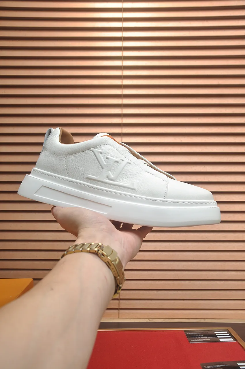 Men's shoes 💰480💶【LOUIS VUITTON】(Full sheepskin lining) Same style as LV Louis Vuitton official website [satisfied] original single hot model LV original factory cowhide 👑1:1 original board sheepskin lining 👘 imported cowhide for the upper. Body accessories one-to-one mold opening 💪 counter quality 🙏 Dear friends, if you are still worried about wearing matching shoes 💋, then these shoes are your best choice 🎁🎁! 38-45 (45 is custom-made and cannot be returned or exchanged)